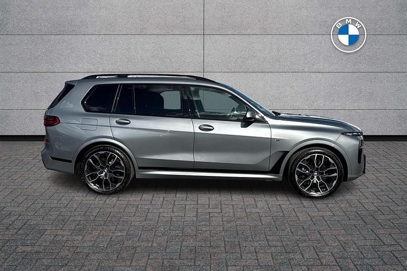 Second-hand BMW X7 M Sport 352 CP (258 kW) 2025 Gri SUV