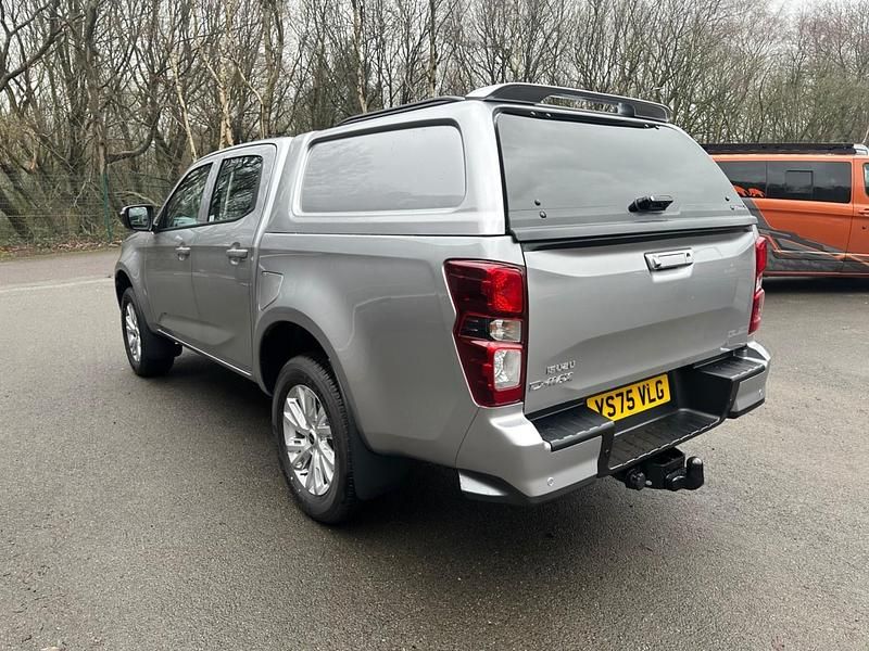 New Isuzu D-Max 2025 Silver Pickup