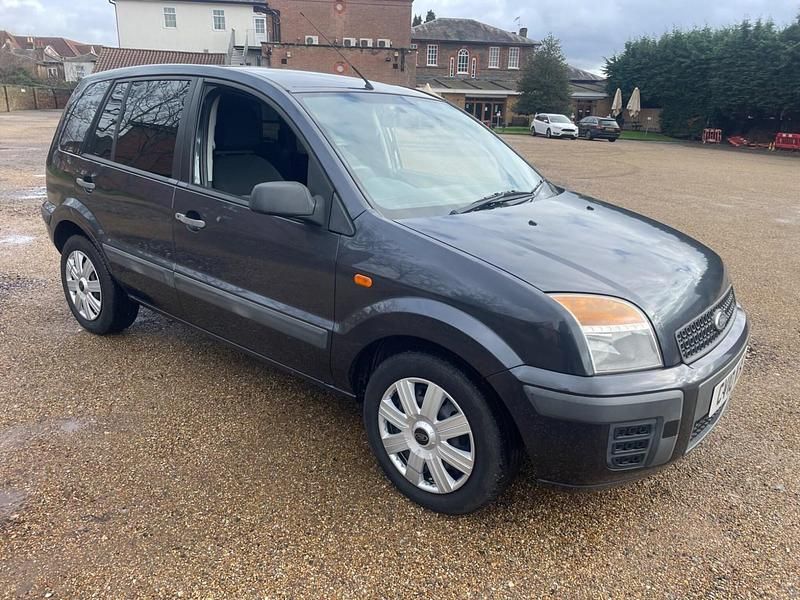 Used Ford Fusion Style 79 HP (58 kW) 2010 Grey Hatchback