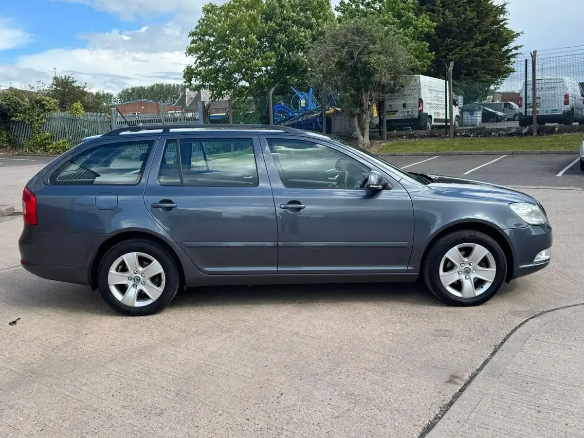 Używany Skoda Octavia Elegance 2011 Szary Kombi