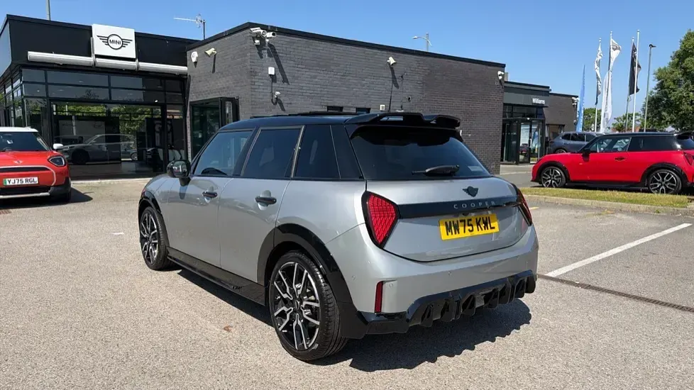 Used Mini Cooper Hatch 113 kW (154 HP) 2025 Silver Hatchback