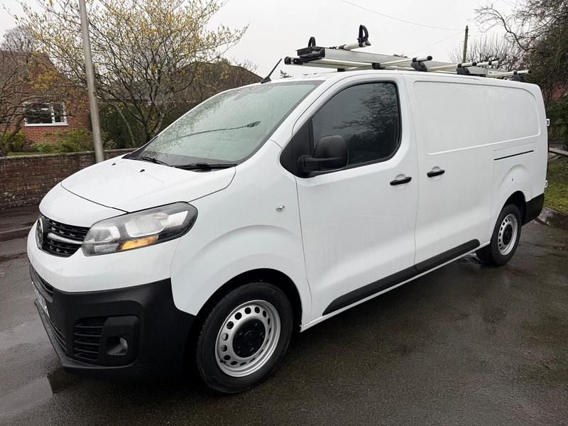 Used Vauxhall Vivaro 145 HP (106 kW) 2023 White MPV