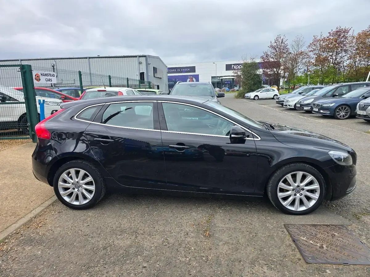 Used Volvo V40 SE Lux 115 HP (84 kW) 2014 Black Hatchback