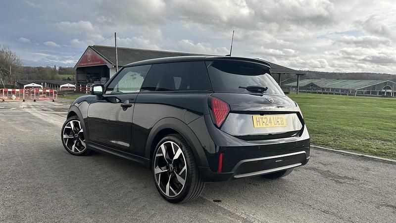 Used Mini Cooper S Hatch 201 HP (147 kW) 2024 Black Hatchback