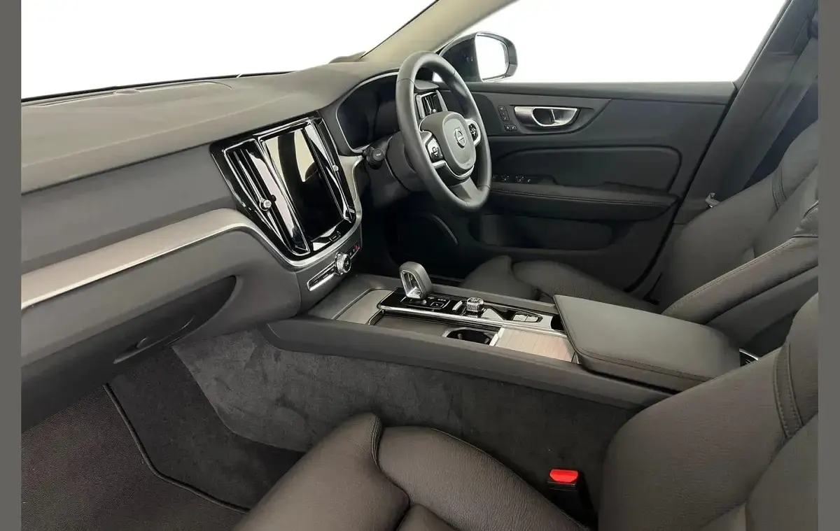 Used Volvo V60 Plus 197 HP (144 kW) 2025 Vapour grey Estate