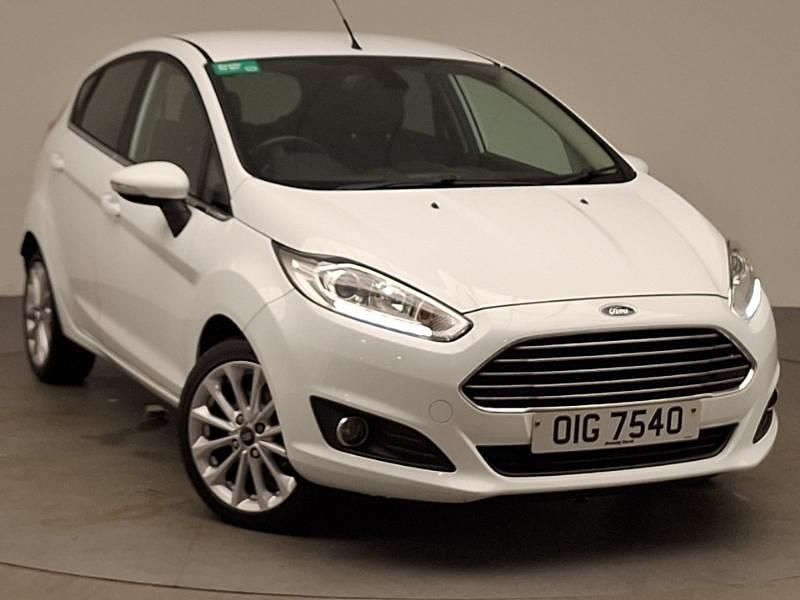 Used Ford Fiesta Titanium X 100 HP (73 kW) 2015 White Hatchback