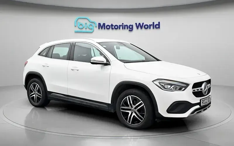 Usado Mercedes GLA180 136 HP (100 kW) 2022 Branco SUV