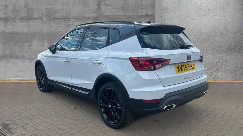 New Seat Arona Black Edition 115 HP (84 kW) 2025 White SUV
