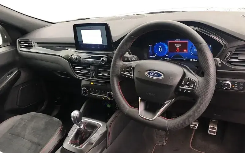 Used Ford Kuga Premium 150 HP (110 kW) 2023 White SUV