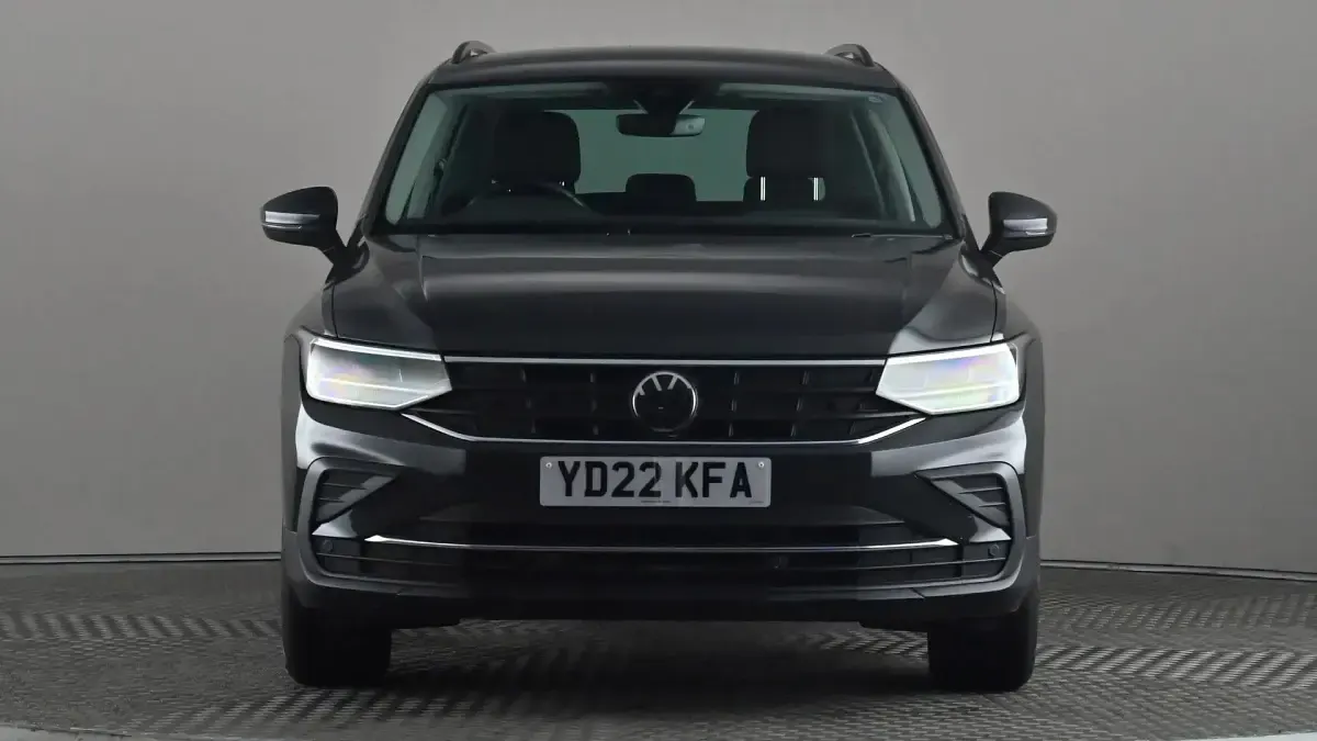 Usado VW Tiguan Life 130 HP (95 kW) 2022 Cinzento SUV