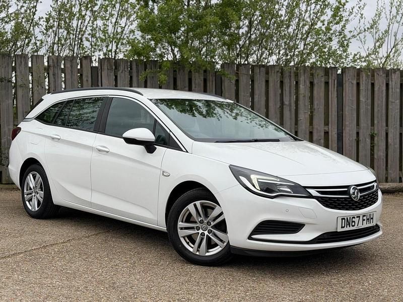Used Vauxhall Astra S 136 HP (100 kW) 2017 White Estate