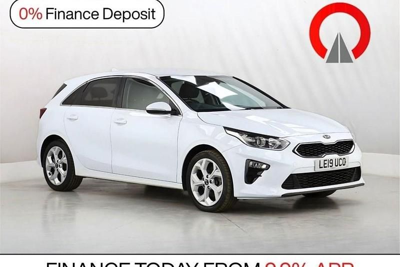 Used Kia Ceed 114 HP (83 kW) 2019 White Hatchback