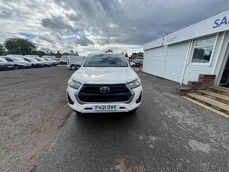 Used Toyota HiLux 150 HP (110 kW) 2021 White Pickup