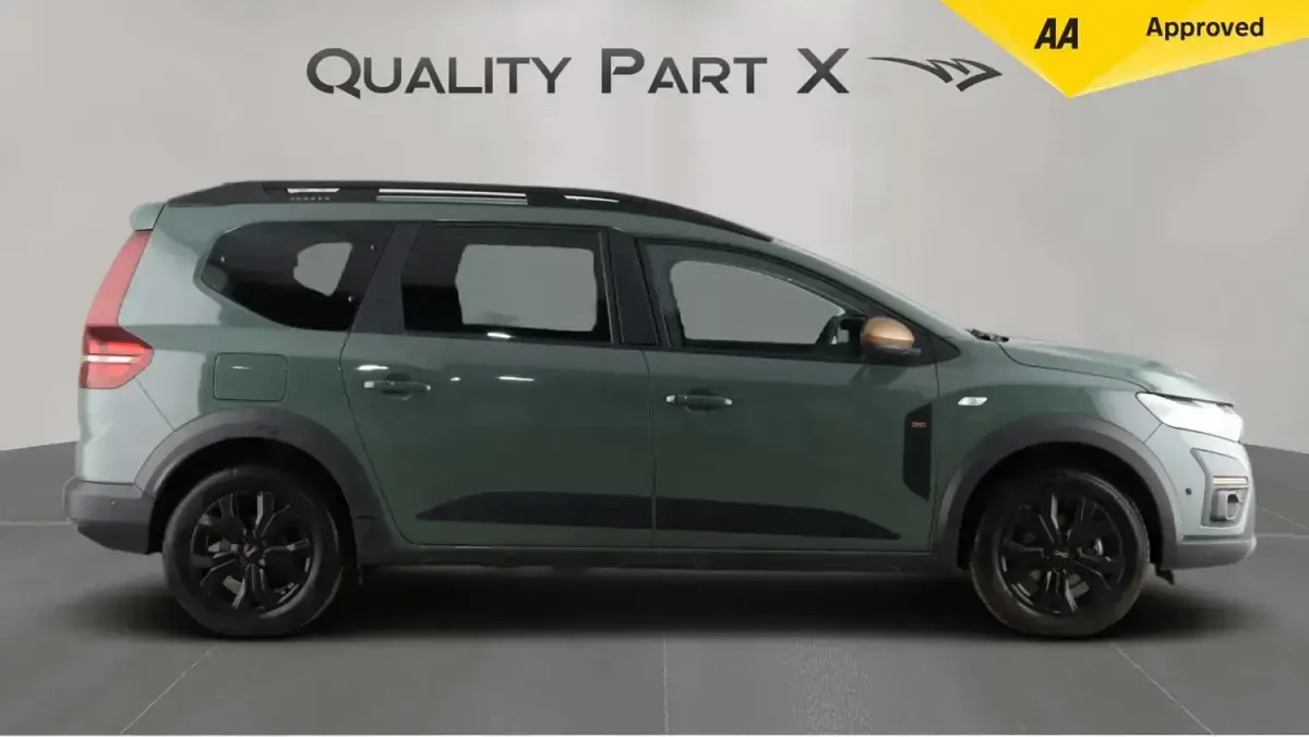 Used Dacia Jogger Extreme 140 HP (102 kW) 2024 Green MPV