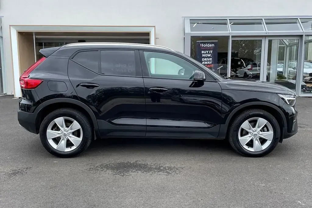 Used Volvo XC40 Core 161 HP (118 kW) 2025 Black SUV