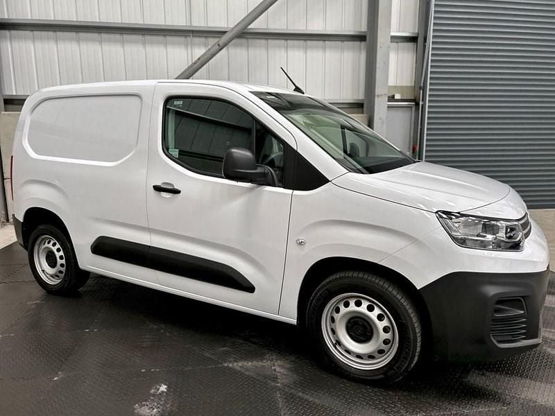 Used Citroën Berlingo 100 HP (73 kW) 2023 White MPV