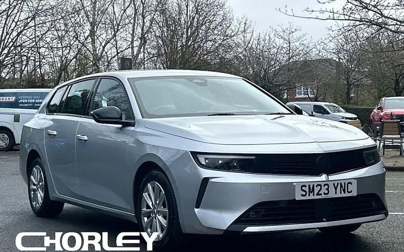 Used Vauxhall Astra Design Edition 131 HP (96 kW) 2025 Estate