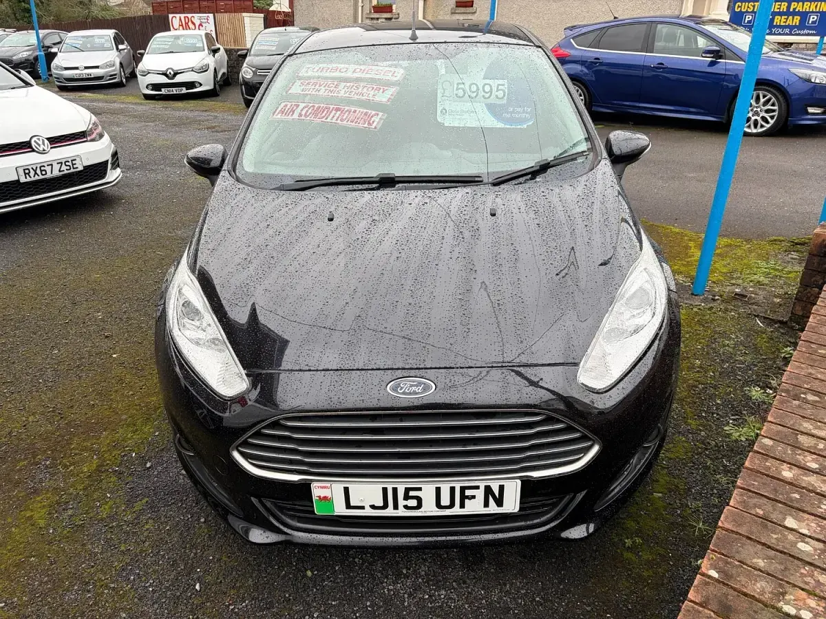 Used Ford Fiesta Zetec 75 HP (55 kW) 2015 Black Hatchback