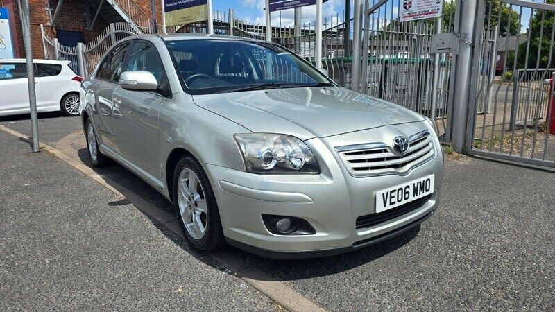 Silver Used 2006 Toyota Avensis T3 Hatchback | £2,000 (Good price) - Image 1/4