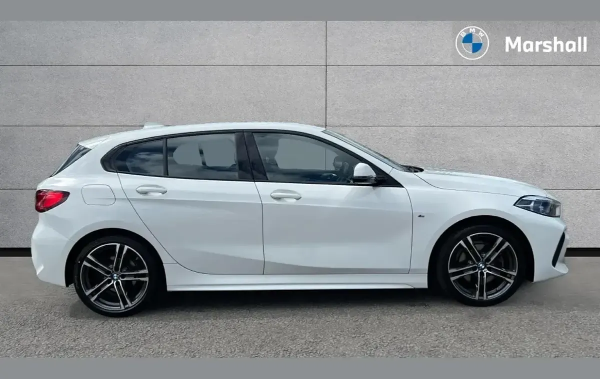 Used BMW 118 M Sport 134 HP (98 kW) 2022 White Hatchback