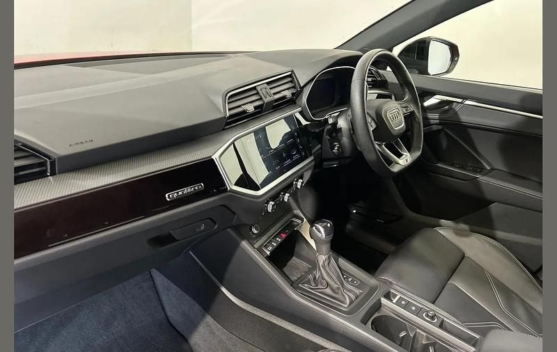 Used Audi Q3 Black Edition 187 HP (137 kW) 2022 Red SUV