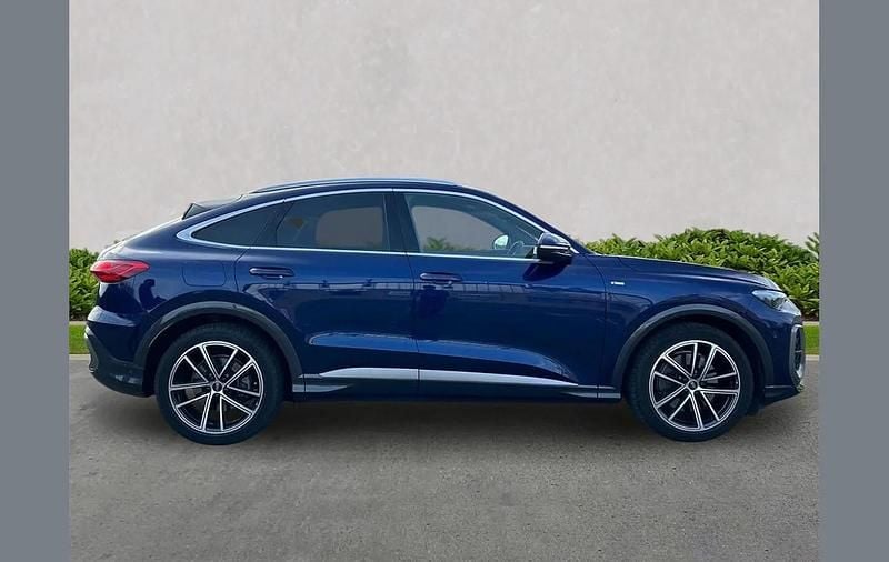 Used Audi Q5 Sportback Advanced 200 HP (147 kW) 2025 Blue SUV