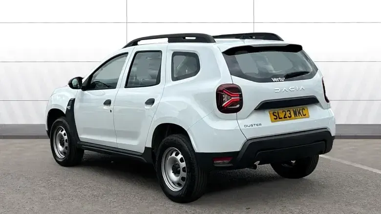 Begagnad Dacia Duster Essentiel 90 HK (66 kW) 2023 Vit SUV