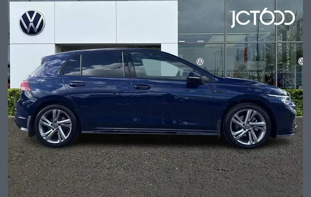Used VW Golf VIII R-line 147 HP (108 kW) 2022 Blue Hatchback