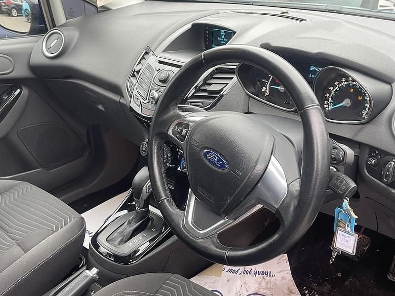 Usado Ford Fiesta Zetec 100 HP (73 kW) 2014 Azul Citadino