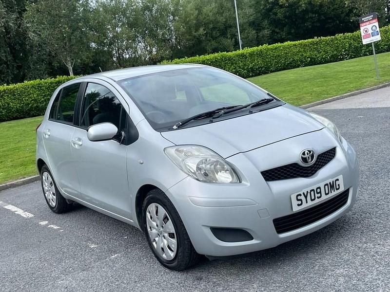 Silver Used 2009 Toyota Yaris Hatchback | £1,650 (Super price) - Image 1/4