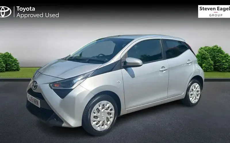 Used Toyota Aygo X-play 72 HP (52 kW) 2019 Silver Hatchback