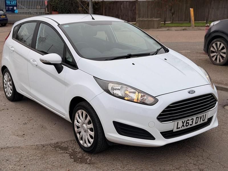 Used Ford Fiesta Style 2013 White Hatchback