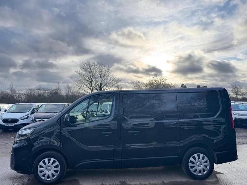 Used Nissan Primastar Acenta 130 HP (95 kW) 2022 Black MPV