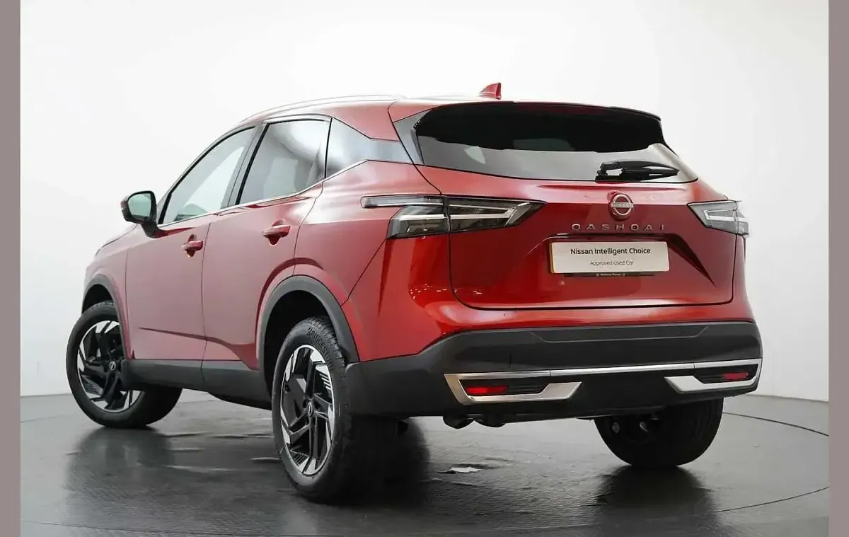 Used Nissan Qashqai N-Connecta 155 HP (114 kW) 2025 Red SUV