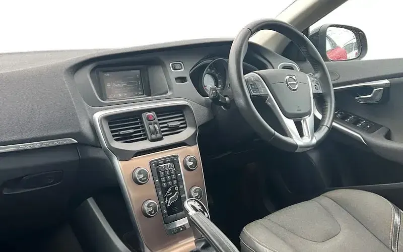Used Volvo V40 152 HP (111 kW) 2019 Hatchback