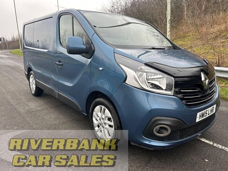 Used Renault Trafic 2015 Blue MPV