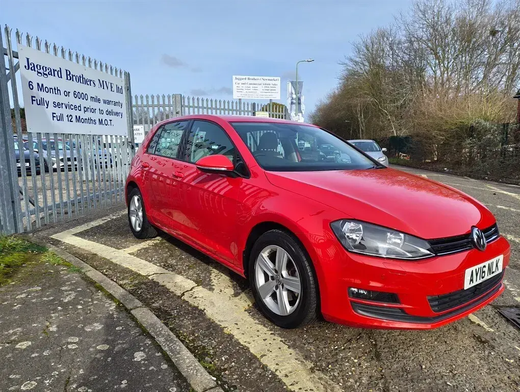 Used VW Golf VII Edition 125 HP (91 kW) 2016 Red Hatchback