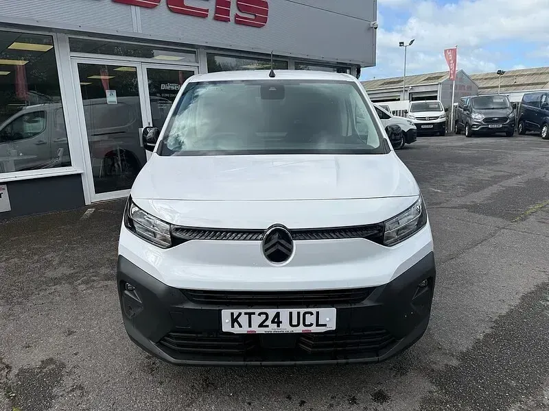 Used Citroën Berlingo 101 HP (74 kW) 2024 White MPV