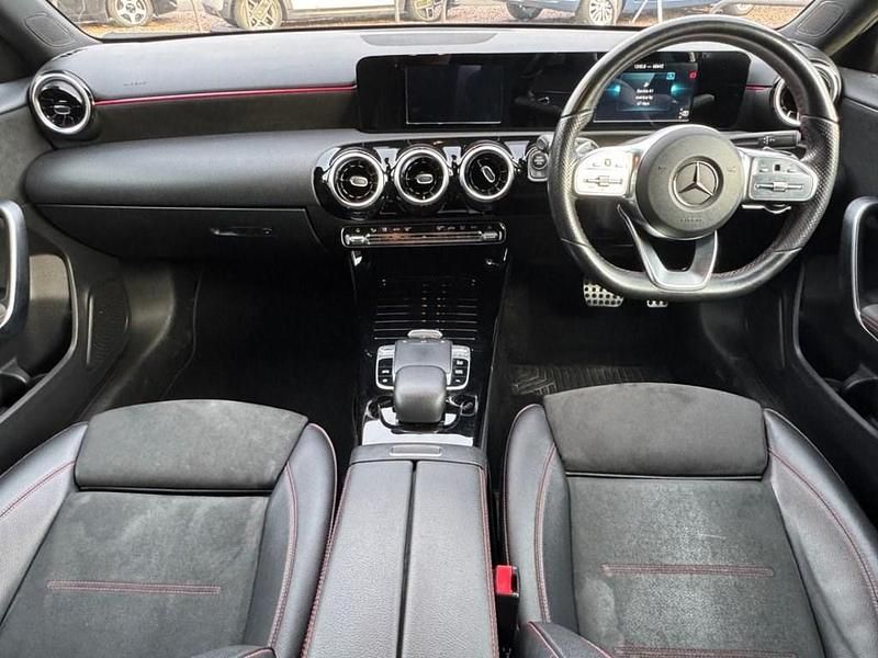 Usado Mercedes A200 AMG line 150 CV (110 kW) 2019 Negro Utilitario