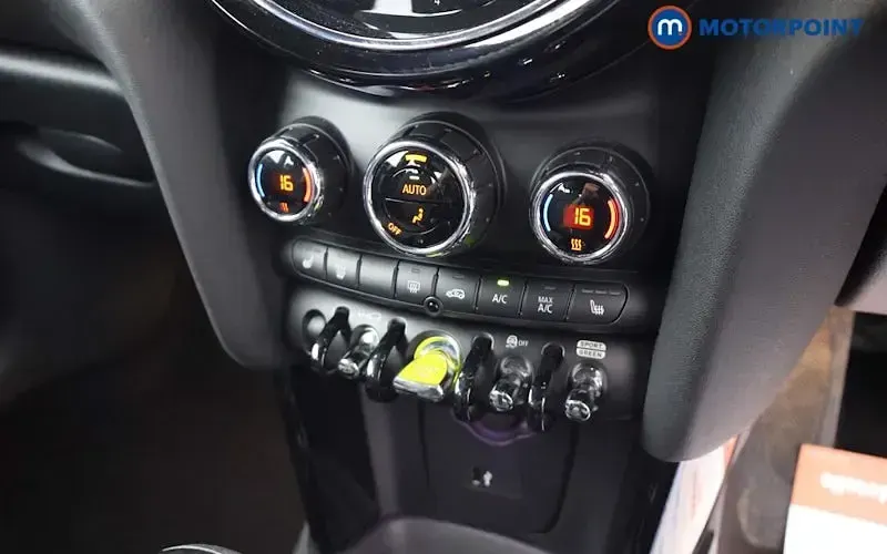 Used Mini Cooper Level 2 135 kW (184 HP) 2021 Green Hatchback