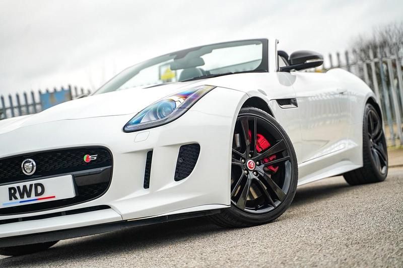 Used Jaguar F-Type Supercharged 495 HP (364 kW) 2013 White Cabriolet