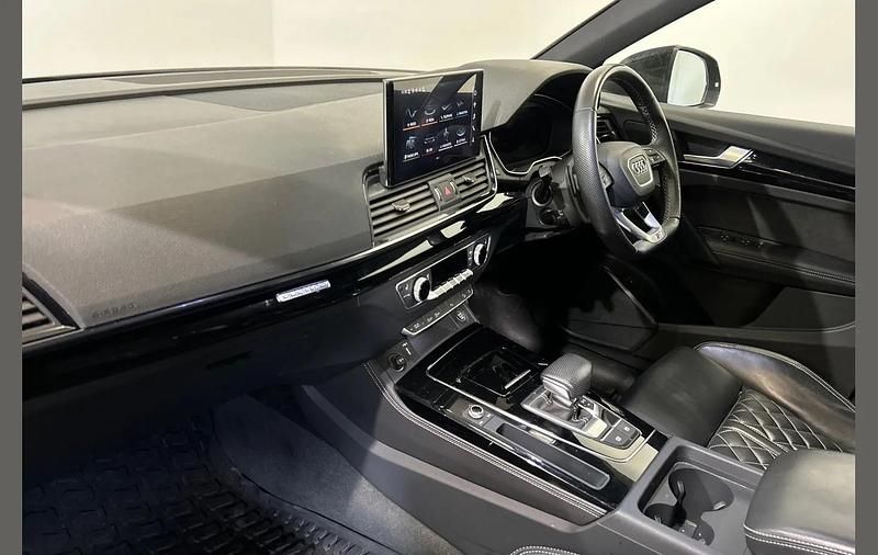 Used Audi Q5 Comfort 200 HP (147 kW) 2023 Grey SUV