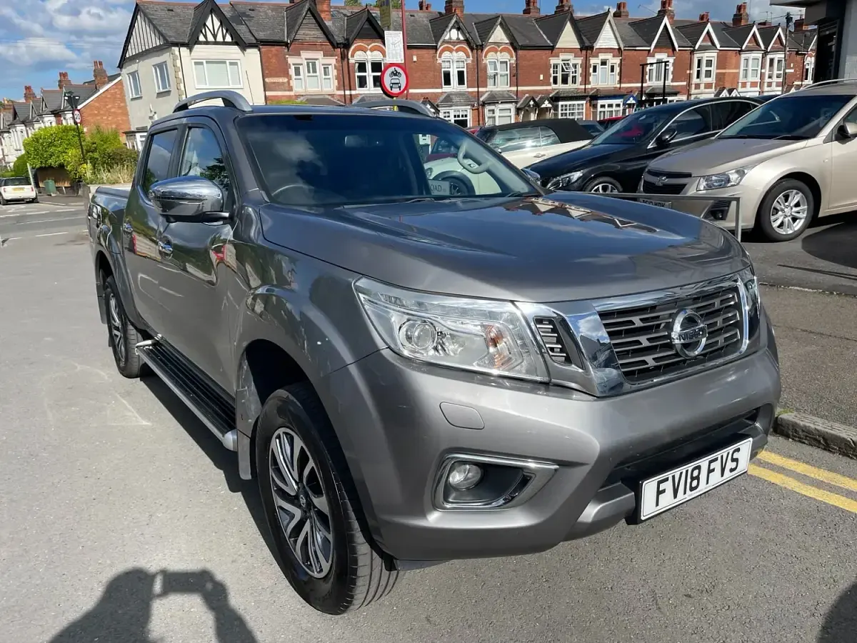Usado Nissan Navara Tekna 190 CV (139 kW) 2018 Gris Pickup/Camioneta