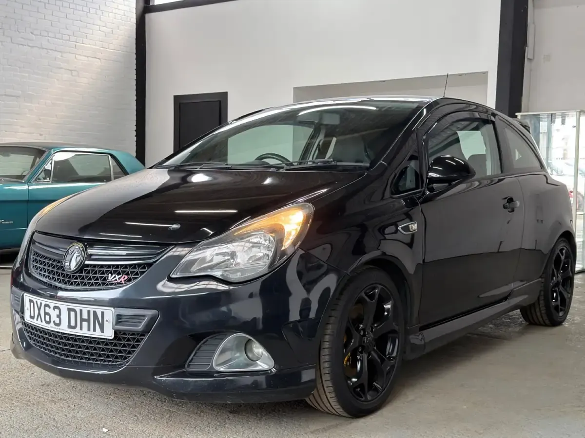 Usado Vauxhall Corsa 2013 Negro Utilitario