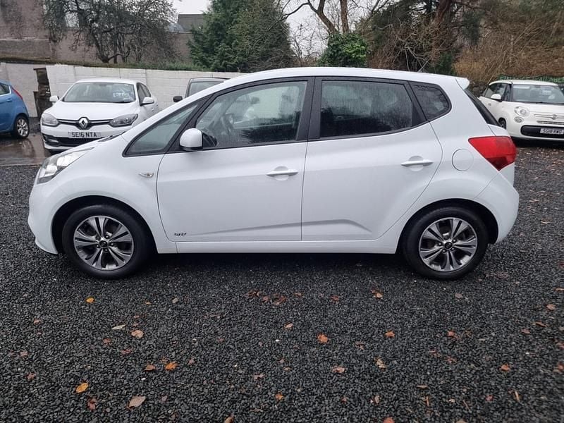 Used Kia Venga 89 HP (65 kW) 2016 White Hatchback