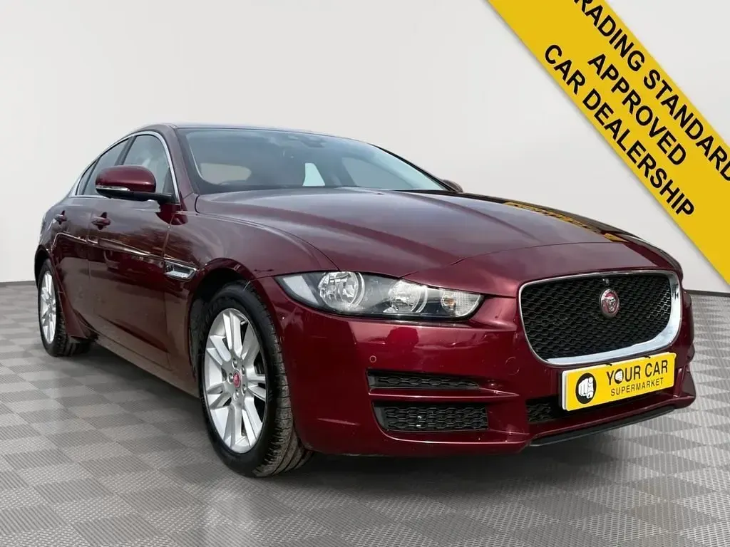 Begagnad Jaguar XE Prestige 240 HK (176 kW) 2015 Röd Sedan