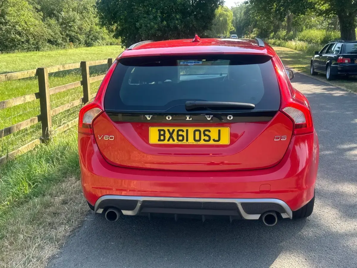 Used Volvo V60 R-Design 163 HP (119 kW) 2012 Red Estate