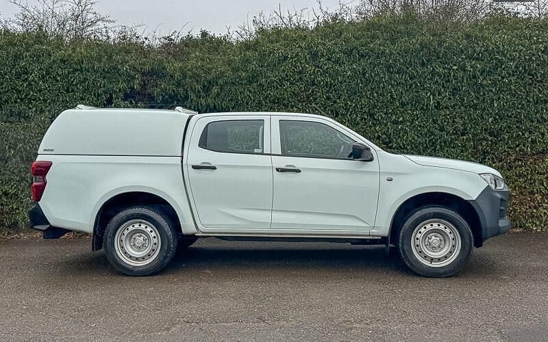 Used Isuzu D-Max 165 HP (121 kW) 2024 Cabriolet