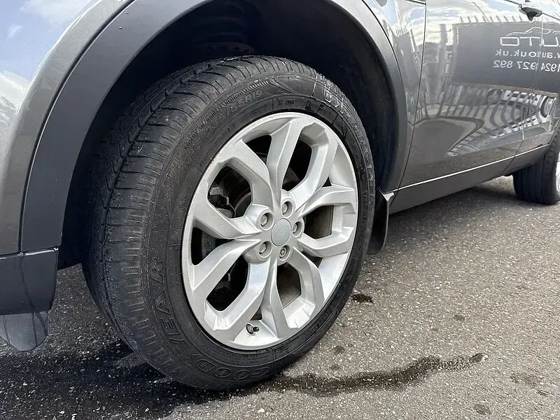 Used Land Rover Discovery Sport HSE 180 HP (132 kW) 2015 Grey SUV
