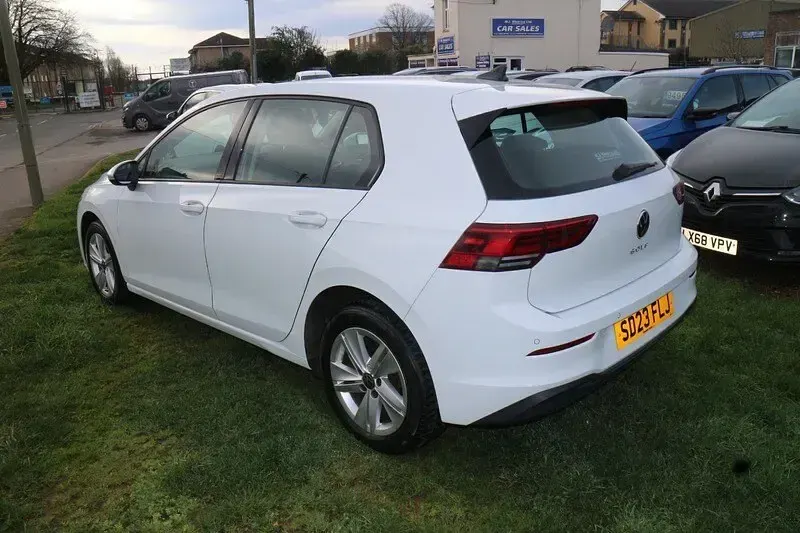 Used VW Golf VIII Life 115 HP (84 kW) 2023 White Hatchback